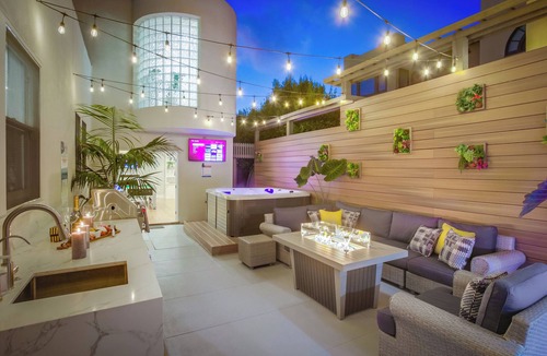 Middletown House | Casa Blanca–Ultimate Getaway: Spa, Game Rooms, Firepit, Views