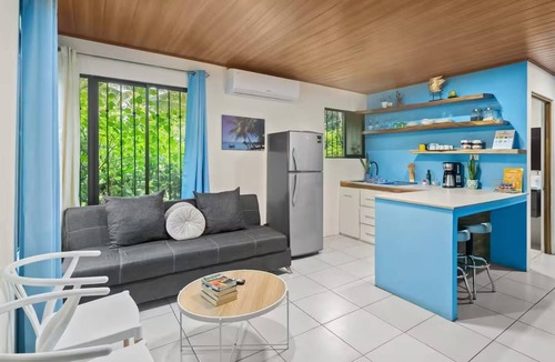 Coco Sunset Hills House | Casa Claudia - 5 min walk to beach