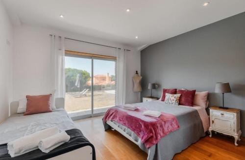 Sintra Villa | Casa da Vagem, Modern Luxury in Sintra, Private Pool, 9 min from Azenhas do Mar