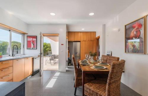 Sintra Villa | Casa da Vagem, Modern Luxury in Sintra, Private Pool, 9 min from Azenhas do Mar
