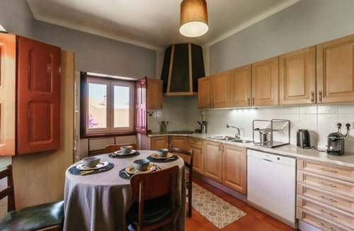 Covilha Cottage | Casa das Essências, Country House in the City