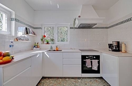 Luz Villa | Casa das Flores by Portucasa