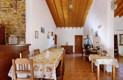Pedra Arrancada Apartment | Casa de Campo Vale do Asno-Room 'Quarto 7' with Shared Pool, Wi-Fi and Air Conditioning