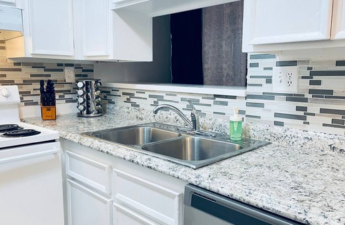 Paradise Apartment | Casa de Harmon 7 min to Strip/Airport w/2 master bed