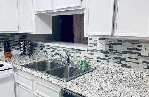 Paradise Apartment | Casa de Harmon 7 min to Strip/Airport w/2 master bed