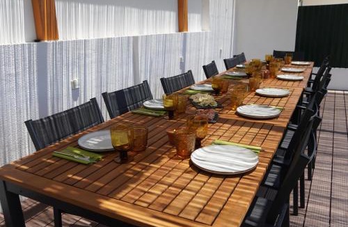 Castelo Villa | Casa do Mural - Heated Pool, Games Room & Beaches!