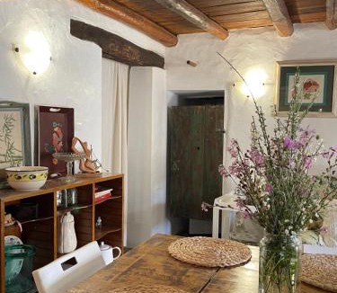Reveladas House | Casa do Olho d'Água