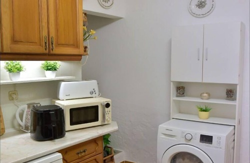 Evoramonte House | Casa dos Avós - Two Bedroom House, Sleeps 4