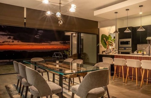 Punta Mala House | Casa Elegante - Oceanview, pool, fast internet, includes casita w/ workspace