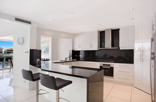 Surfers Paradise House | Casa Grande On The Water