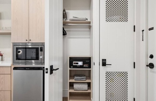 Oak Park Apartment | Casa Iglesia Studio 309