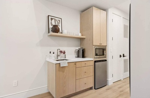 Oak Park Apartment | Casa Iglesia Studio 305