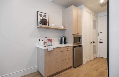 Oak Park Apartment | Casa Iglesia Studio 211