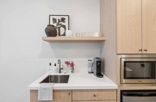 Oak Park Apartment | Casa Iglesia Studio 204