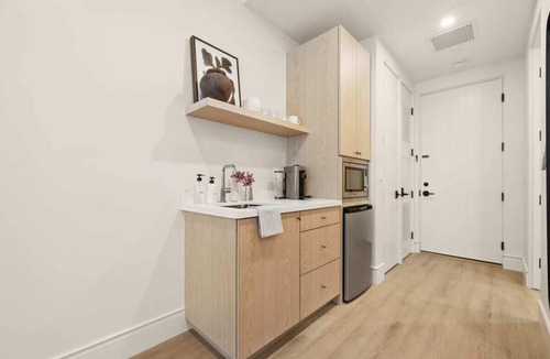 Oak Park Apartment | Casa Iglesia Studio 204