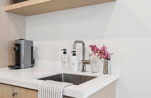 Oak Park Apartment | Casa Iglesia Studio 209