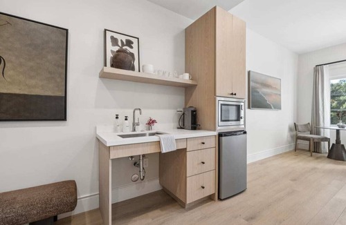Oak Park Apartment | Casa Iglesia Studio 202