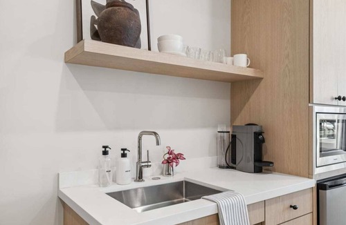 Oak Park Apartment | Casa Iglesia Studio 202