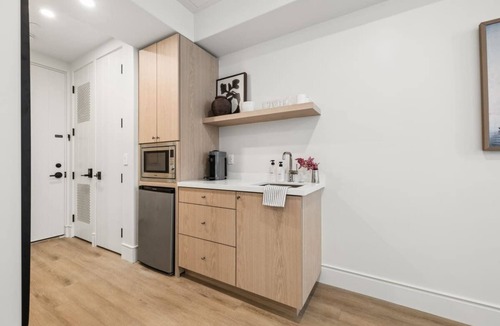 Oak Park Apartment | Casa Iglesia Studio 105