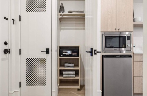 Oak Park Apartment | Casa Iglesia Studio 110