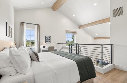 Oak Park Apartment | Casa Iglesia