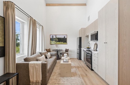Oak Park Apartment | Casa Iglesia