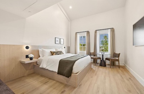 Oak Park Apartment | Casa Iglesia
