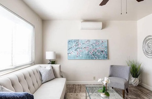 Little Italy Apartment | Casa Italia -2BR- FREE Driveway parking for 2 cars