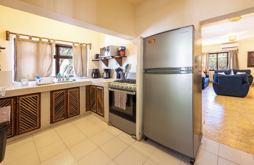 Loreto House | Casa Loreta (Sleeps 12, close sea)