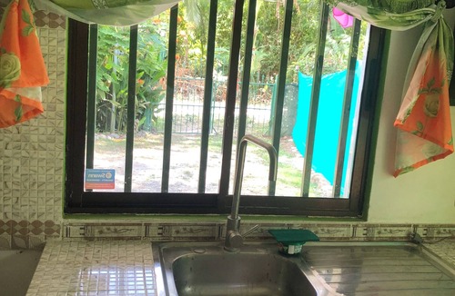 Cahuita House | 🐒CASA MONO VERDE 10 minutes walk to playa blanca, The National Park, Mepe Bus