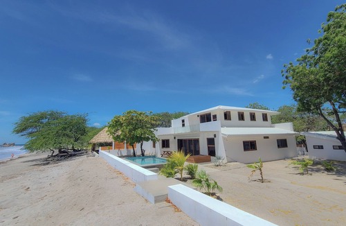 Jiquelite House | Casa Ohana: Beachfront Family Getaway with Pool & Ocean View