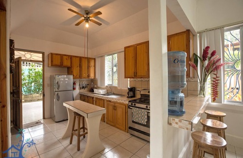 Puerto Viejo de Talamanca Ski Chalet | Casa Pan Dulce Family-Friendly 3BR/2BA Near Puerto Viejo Beaches