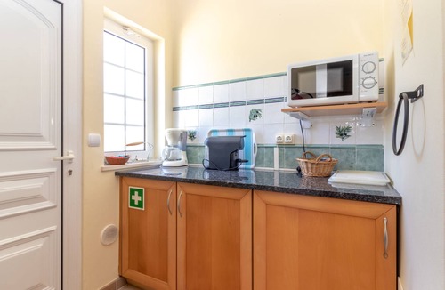 Estombar Ski Chalet | Casa Presa Da Moura - sea views, communal pool, jacuzzi, steam room and gym
