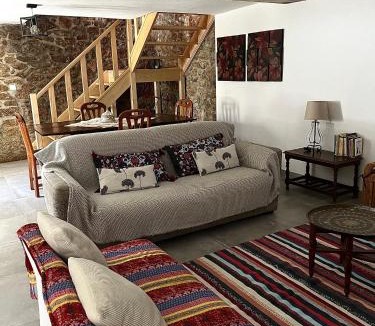 Penamacor House | Casa rústica com terraço e jardim