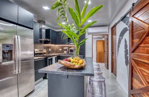 Limon House | CASA RAZAS - Beautiful Balcony Retreat for Six