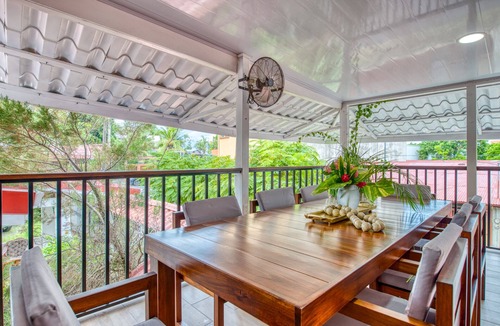 Limon House | CASA RAZAS - Beautiful Balcony Retreat for Six