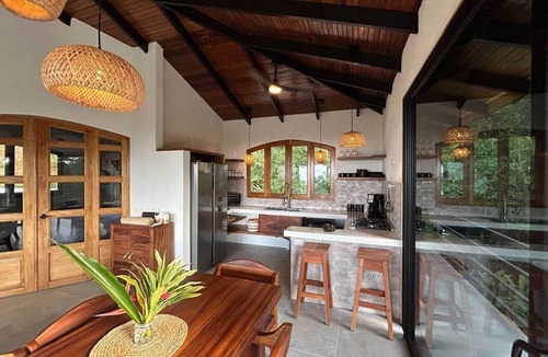 Ballena House | Casa Selvática Wildlife Happiness