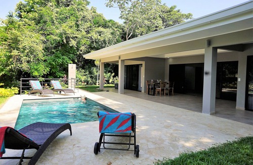 Samara House | Casa Sendero de Monos - a modern gem in a private setting