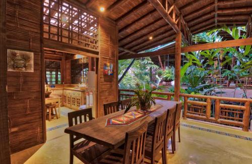 Platanares House | Casa Solaz Waterfall Lodge for 8 | Finca Anjalá