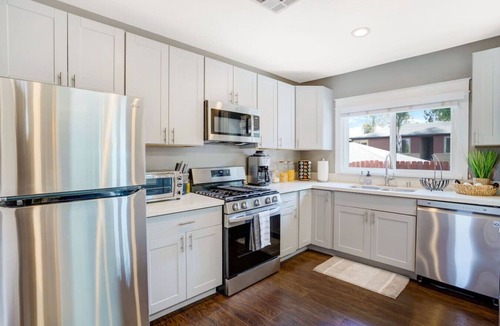 Golden Hill House | Casa Urbana -3BR- Modern Retreat