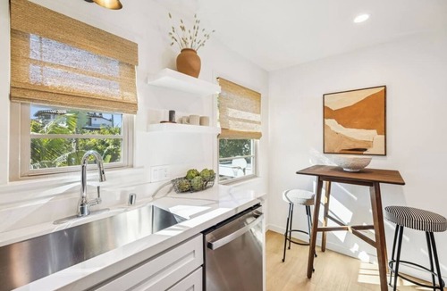 West Beach Apartment | Casa Yano Apartment 5 - Coastal Comfort