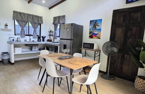 Puerto Viejo de Talamanca Apartment | Casita Kukula- Charming studio with WiFi and AC in Playa Negra, Puerto Viejo
