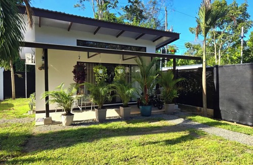 Puerto Viejo de Talamanca Apartment | Casita Kukula- Charming studio with WiFi and AC in Playa Negra, Puerto Viejo