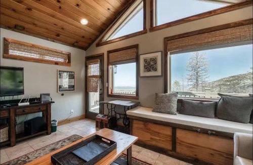 Shaver Lake House | Casita Getaway Family 1BR 1BA AC Stunning Views