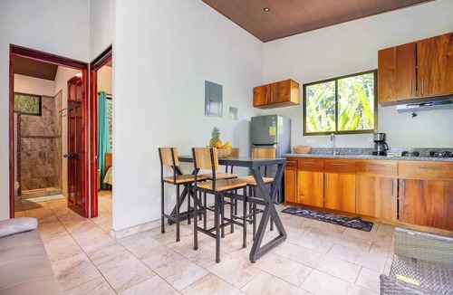 Uvita Cottage | Casita Tropical, walking to the beach