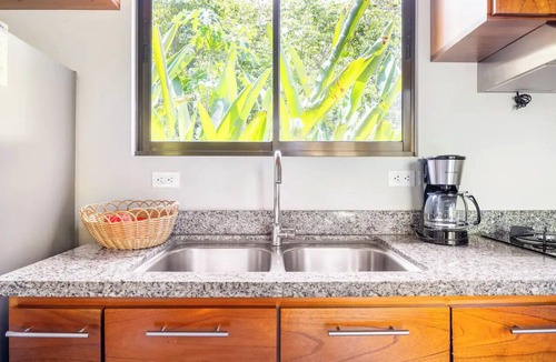 Uvita Cottage | Casita Tropical, walking to the beach
