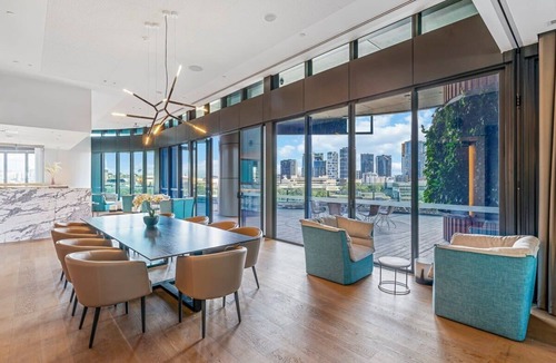 Brisbane Central Business District Apartment | CASSA ONE - Pool, Gym, BBQ & River View Apt CBD