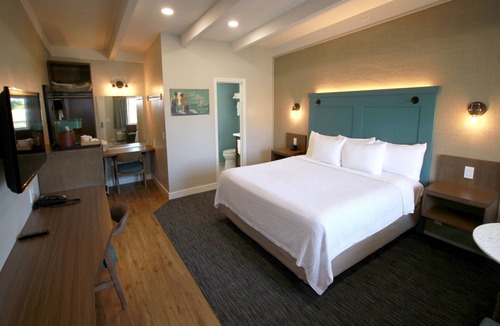 San Simeon Hotel | Castle Inn