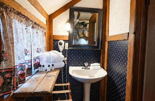 Big Bear Lake Hotel | Castle Wood Cottages