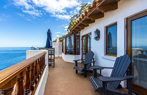 Avalon Apartment | Catalina Island getaway with 6 seat golf cart A/C